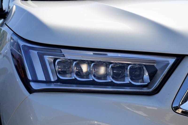 automobile-GONFARON-min_acura-headlamp-2834131